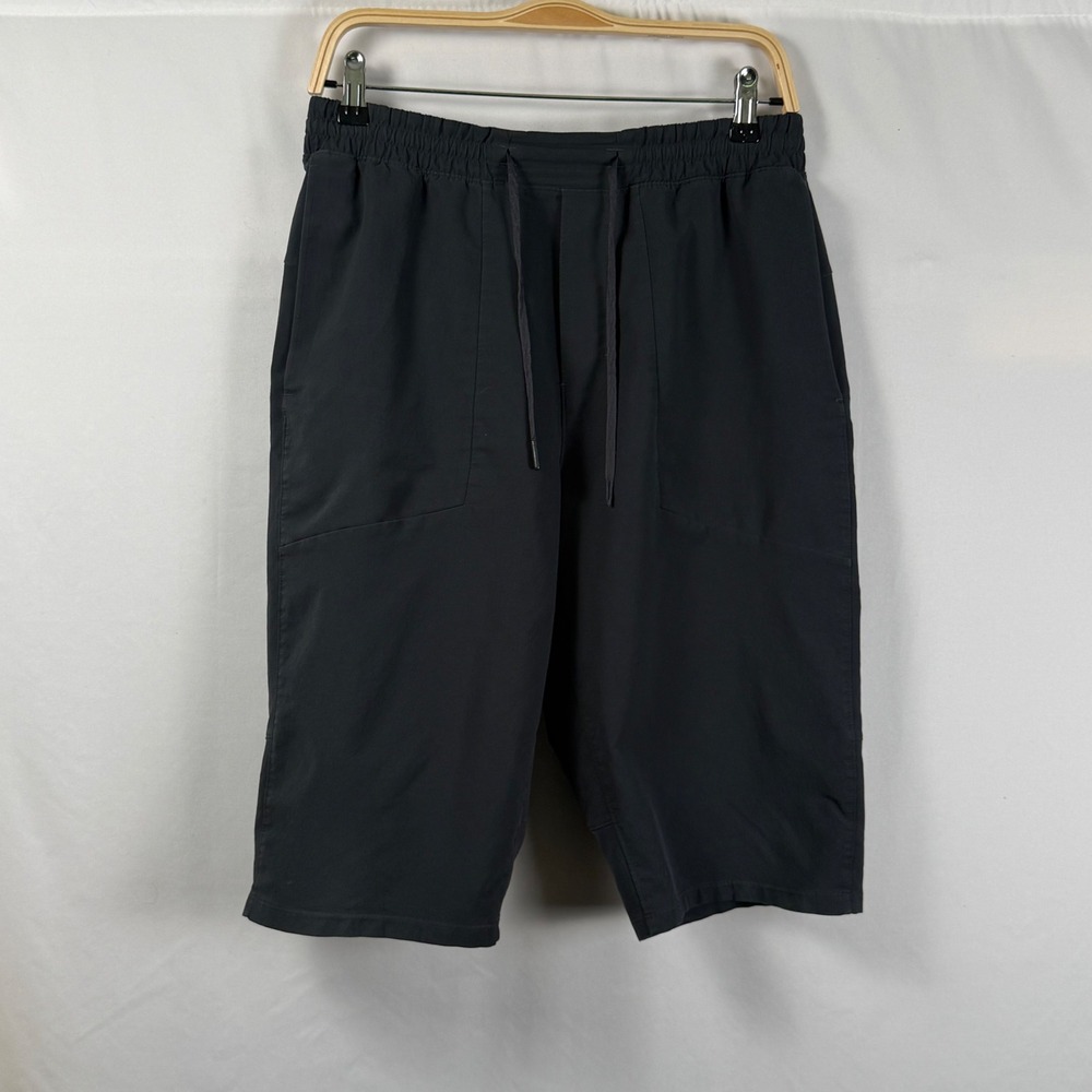 Lululemon Real Reset 13" Shorts Yoga Meditation Black Knee Length Stretch Mens M